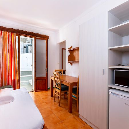 Hostal Residencia San Francisco Puerto Colom Dış mekan fotoğraf